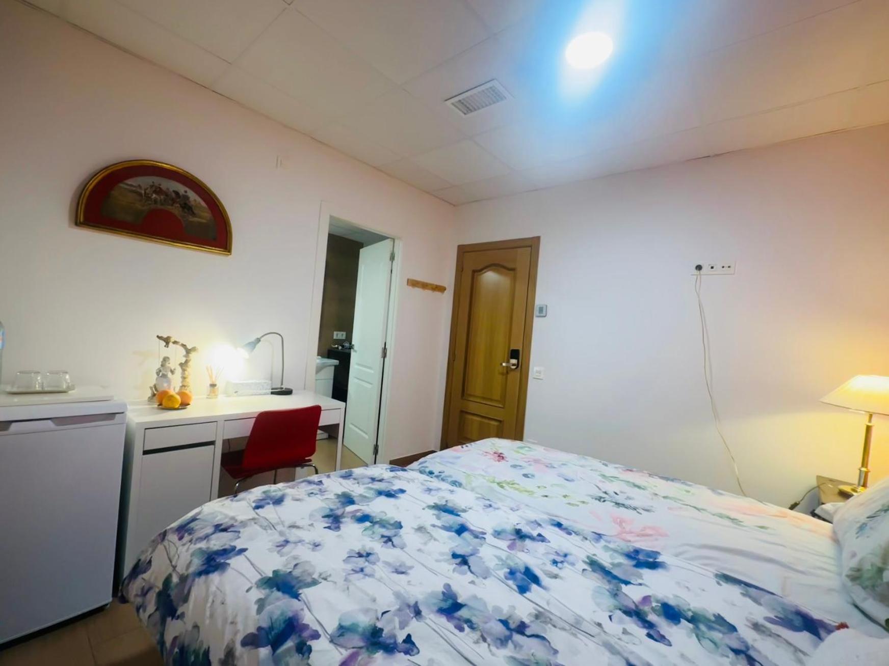 Mirador 2 Del Mercado Central - Habitacion Con Bano Privado En El Centro De La Ciudad Vella Валенсия Экстерьер фото