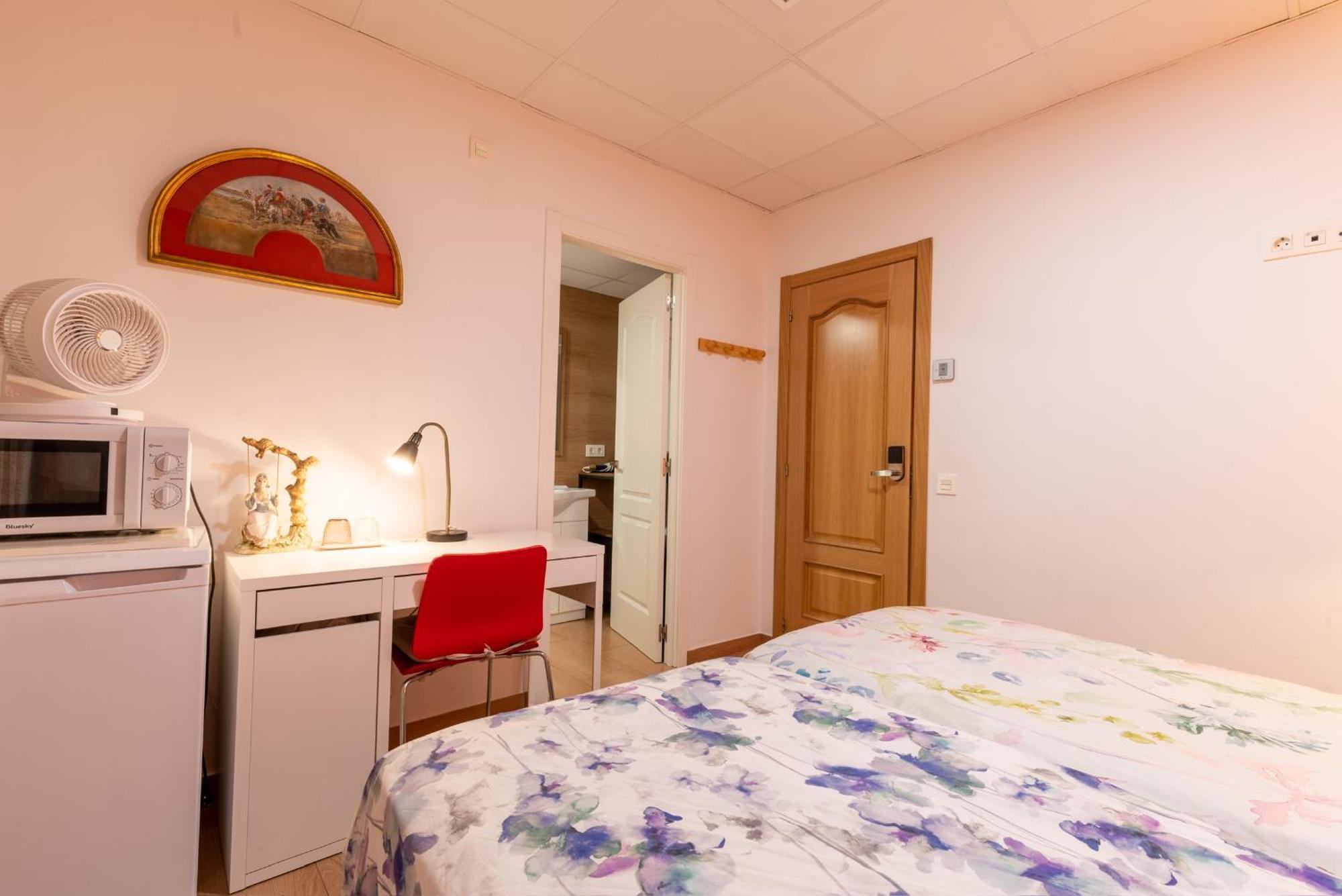 Mirador 2 Del Mercado Central - Habitacion Con Bano Privado En El Centro De La Ciudad Vella Валенсия Экстерьер фото